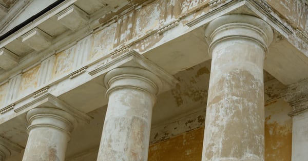 Columnas de edificio antiguo en Grecia