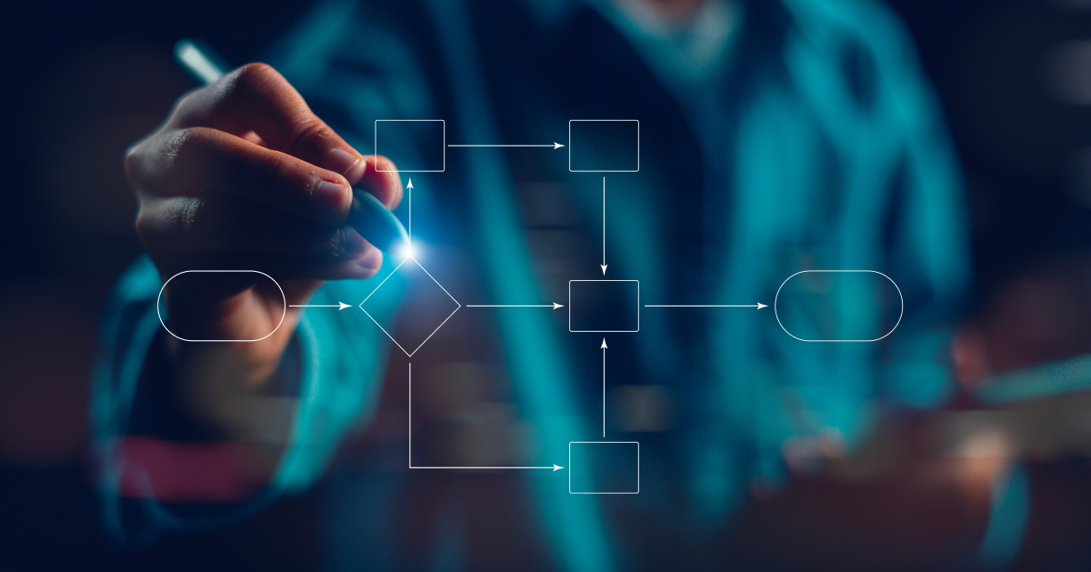 Empresario dibuja plan digitalizado para su negocio