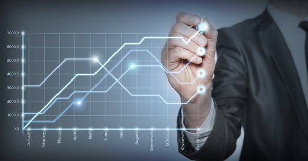 Gerente de finanzas traza gráfica de crecimiento