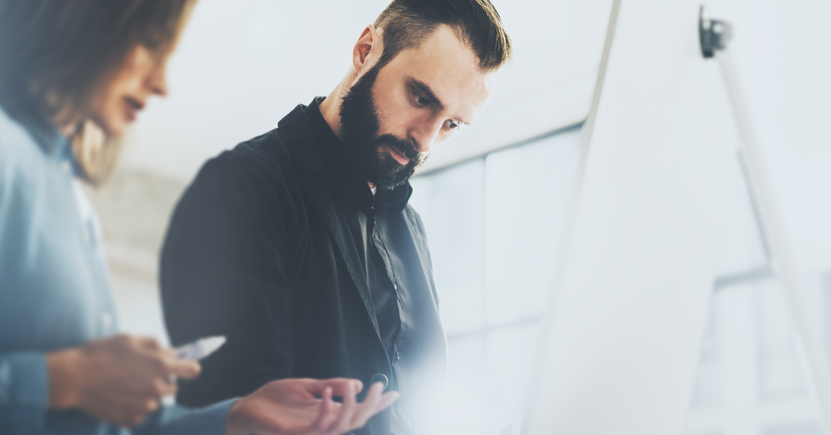 Gerente de marketing digital en agencia profesional