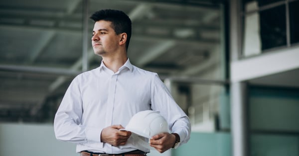 Ingeniero preparado para desempeñarse como director de proyectos
