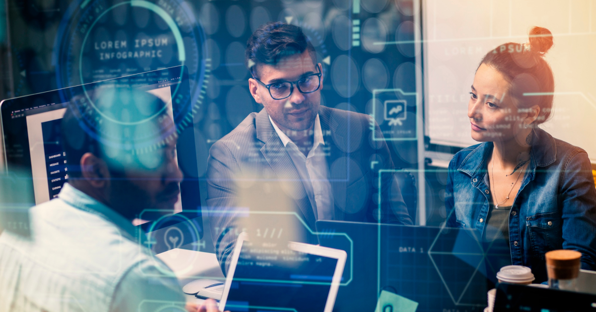 Personal de trabajo usando inteligencia artificial empresarial