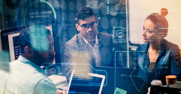 Personal de trabajo usando inteligencia artificial empresarial