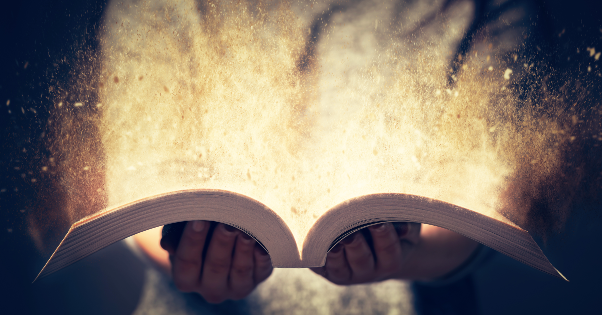 Niña sostiene libro que emana luminosidad