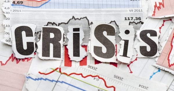 Imagen que dice "crisis" frente a gráficos económicos