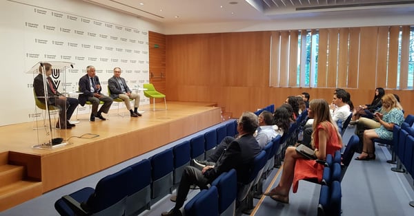 Alumnos en semana internacional de gobierno y políticas públicas