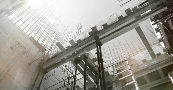 Proceso de construcción con material de acero