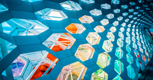 Diseño arquitectónico con figuras hexagonales, tipo contemporáneo