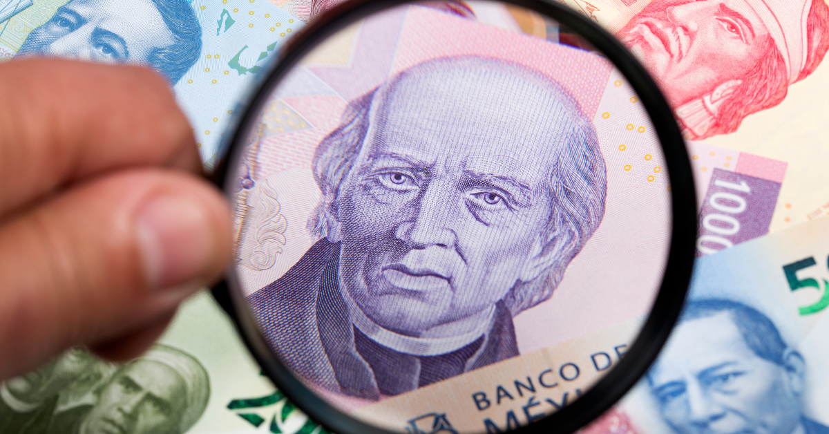 Billete de México con enfoque en imagen de personaje