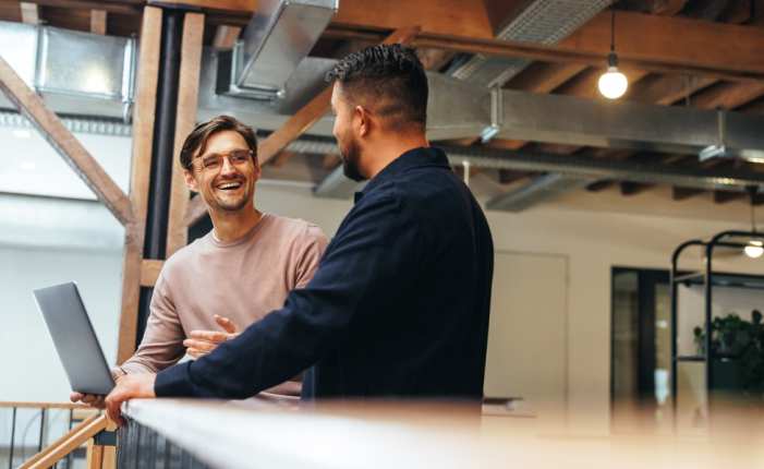 Hombres ponen en práctica competencias socioemocionales