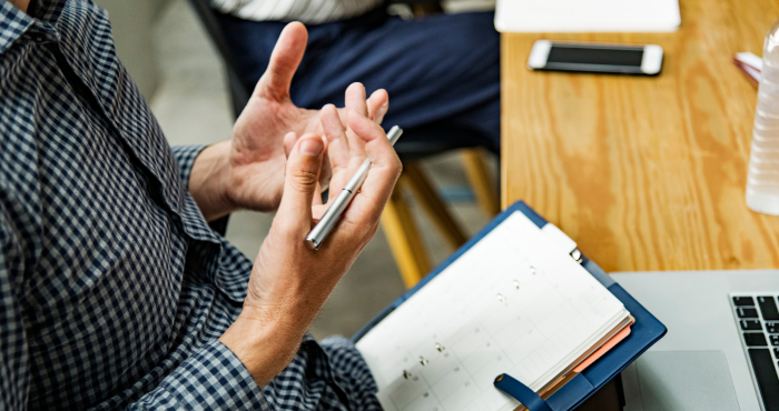 Experto en comunicación pública planea mensajes políticos