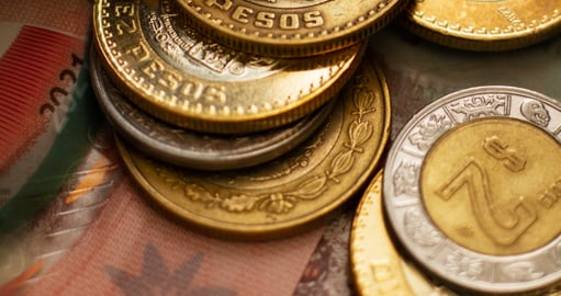 Conjunto de monedas y billetes mexicanos
