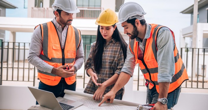 DRO trabaja con equipo de construcción en México