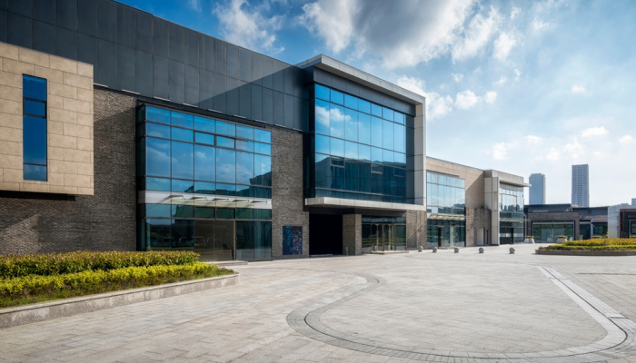 Edificio administrativo adaptado para gestión moderna, siglo XXI