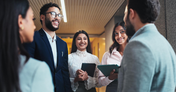 Equipo empresarial liderado por doctor en administración