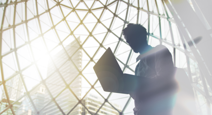 Experto realiza Growth Hacking en empresa