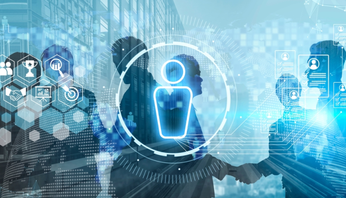 Personas hacen marketing en contexto tecnológico