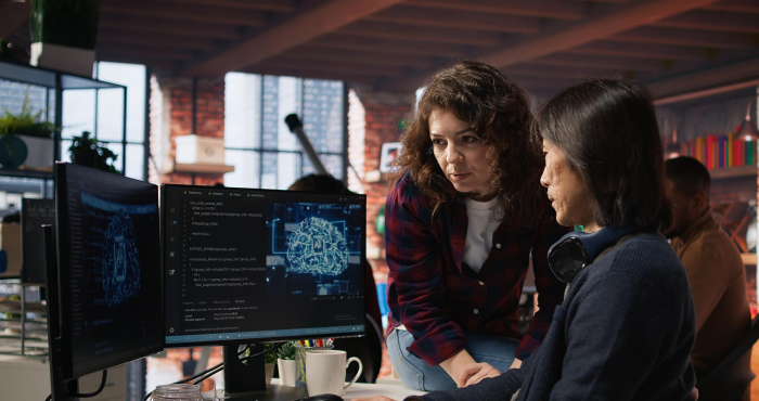 Personal de mediana empresa exitosa usando IA avanzada