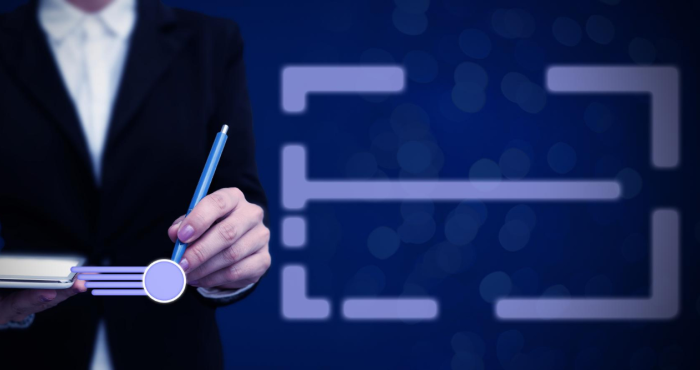 Mujer hace labores de compliance en empresa 