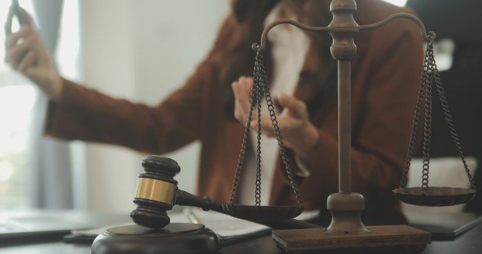 Abogada brinda asesoría sobre defensa constitucional
