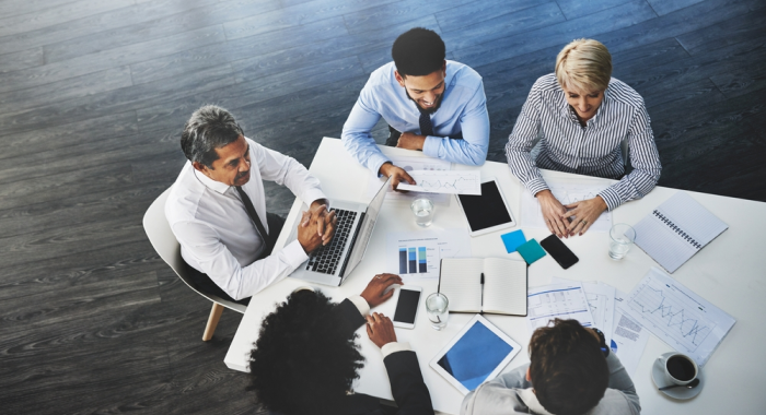 Equipo laboral se reúne para planear investigación administrativa