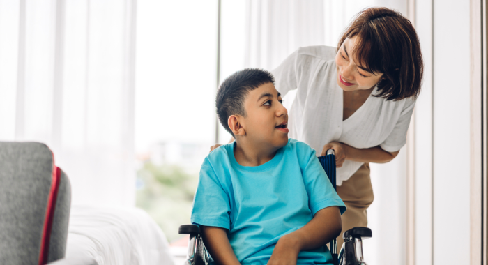 Pedagoga hospitalaria trabaja con niño con discapacidadniño de 
