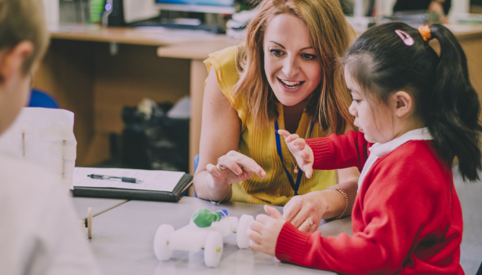 Profesional en neuroeducación aplica estrategias didácticas en aula