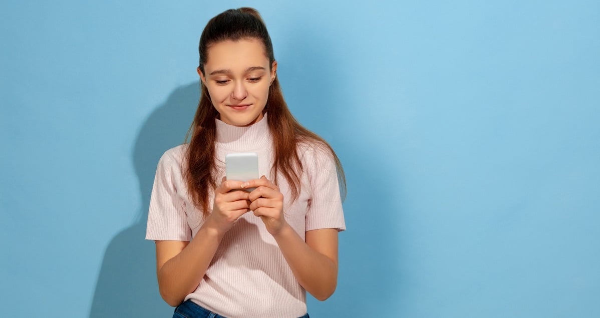 teenager-girl-smiling-using-smartphone